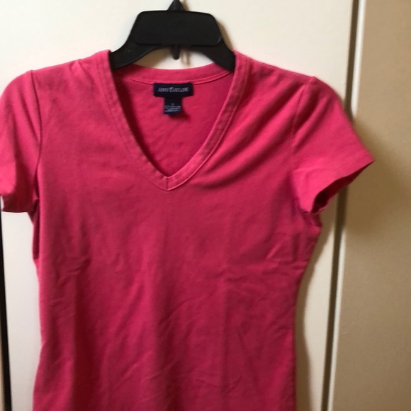 Like-New Ann Taylor short sleeve v-neck t-shirt - Picture 2 of 3